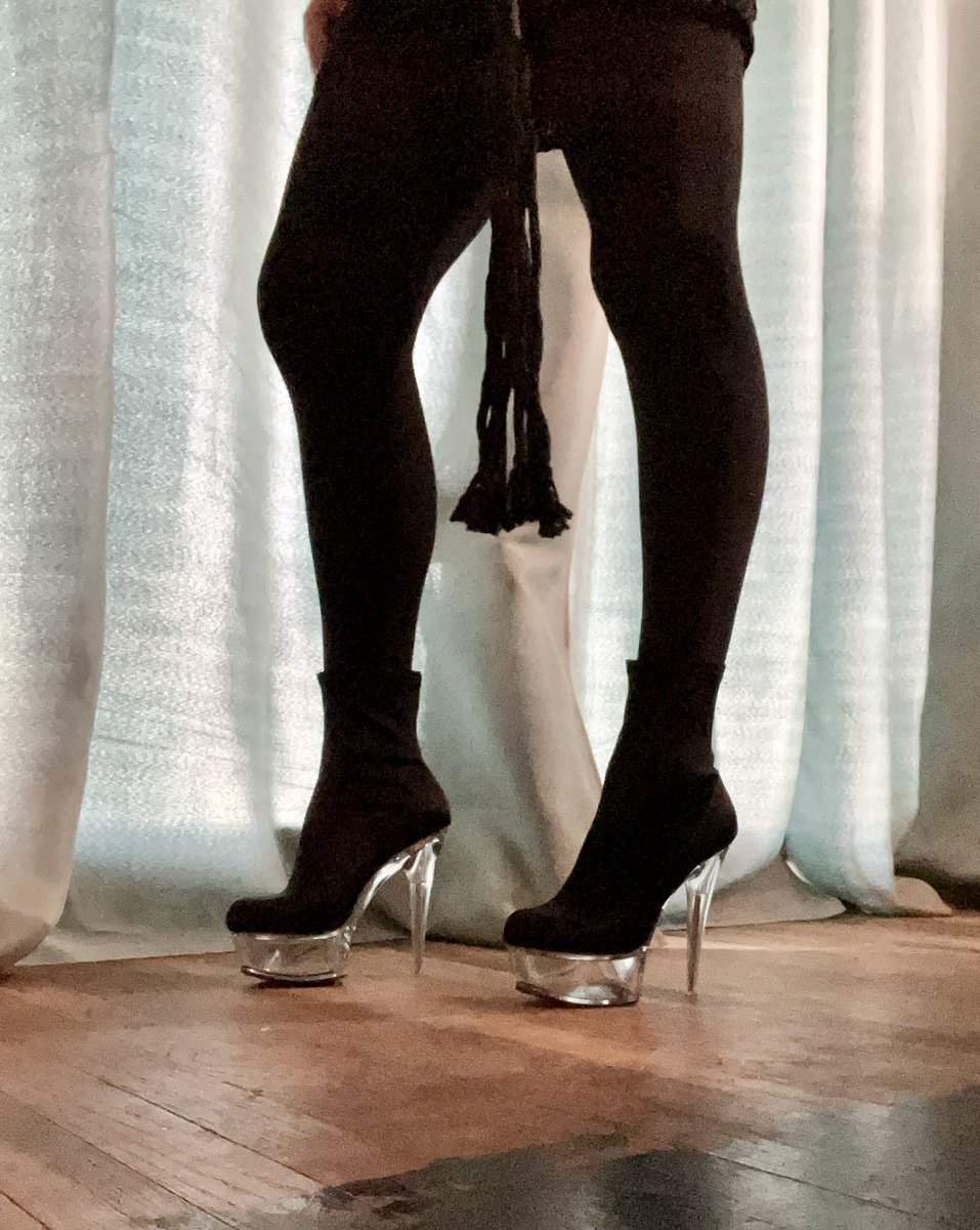 LustySecrets's tweet photo. Don’t let the outfits fool you. I have a Domina persona that always needs attention #domina #dominatrix #bdsm #submit #femboydom #worshipme #subdom https://t.co/p3odahxBXk