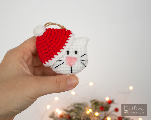 Etilinki's tweet photo. Christmas #cat ornament 🎄 
Available in my #Etsy shop: https://t.co/DsnUUj0qEB

#christmasdecor #christmasshopping https://t.co/RqXVk9NaId