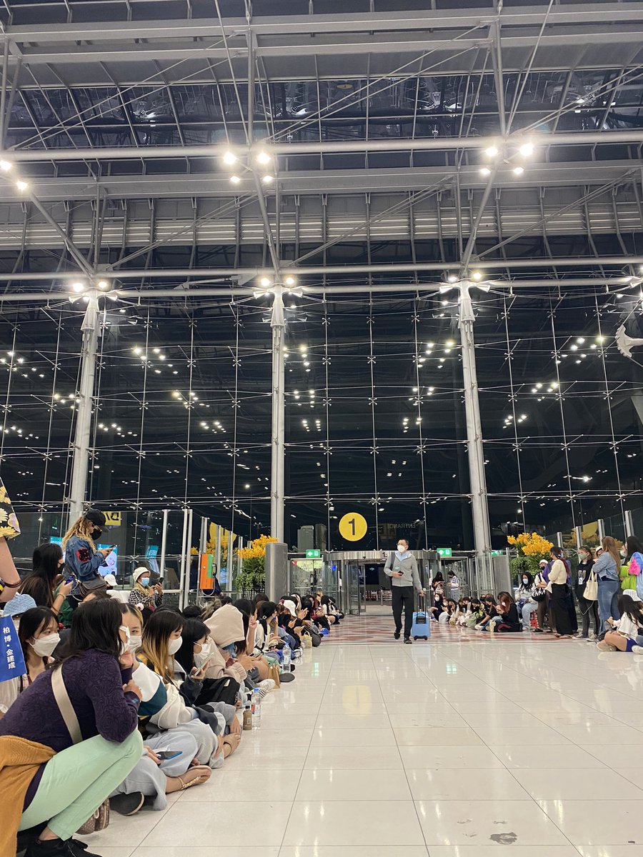 punch_punch16's tweet photo. ขบวนเสด็จตั้งละค่ะ #BuildJakapan #BibleWichapas #Bsumone #Beyourluve https://t.co/BvC1kf6vkv