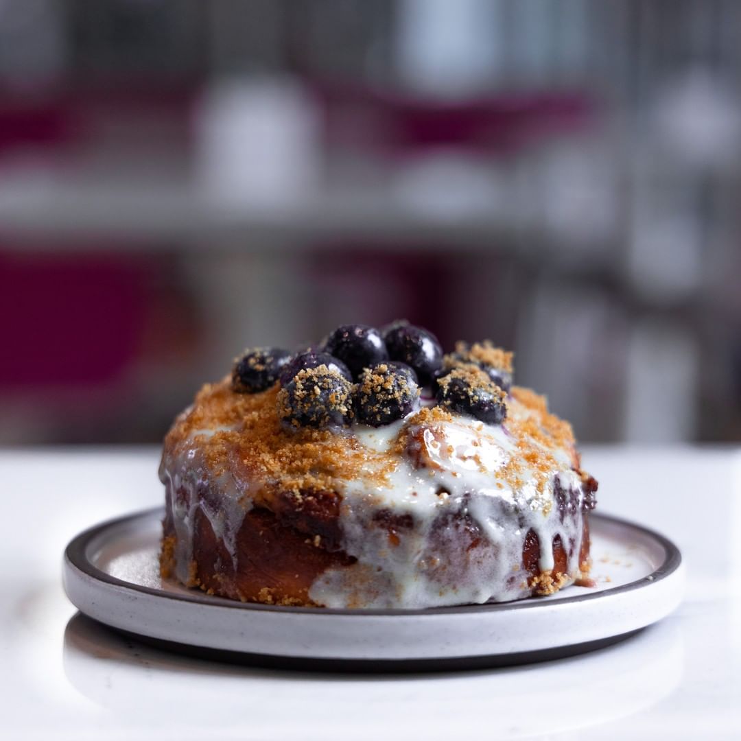 Sweet tooth calling your name? Check out #Kinnamons in the Pearl District for epic cinnamon rolls: buff.ly/3EgQ27U #HereforPortland #PDXEats #DinePDX #Portland