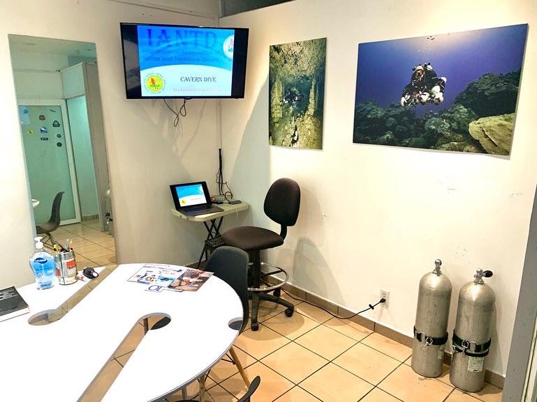 CentroBuceoMex's tweet photo. 👨‍💻👩‍💻🖥️
ℹ️🇫🇷 Rendez-vous visite au centre à Tecamachalco !

✉️ info@centrodebuceomexico.com
📞🇲🇽 JJ – 55 5143 0529
📞🇺🇸🇫🇷 Tom – 55 2317 6293

#ciudaddemexico #mexicocity #scubadiverslife #recdiving #tecdiving #techdiving #iantd #sdi #tdi #padi #scubadiver #scubadiving #buceo #dive https://t.co/jrT3nMySnH