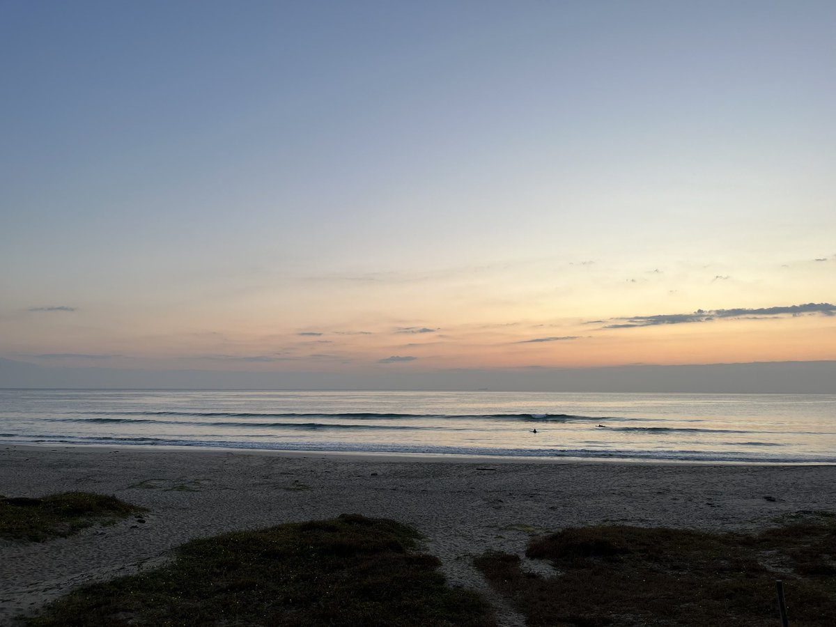 surfershomehana's tweet photo. 2022/11/10 06:13 たまのセットモモ上、早めの波が多いです。#国府の浜 #サーフィン #三重県 #志摩市 #ビーチ #波情報 #記録アカウント #伊勢志摩 #海 #空 #波 #サーフポイント #サーフィンスポット #surf #surfing #beach #waves #wave #japan #三角ポイント #イマソラ #surfer #surfpoint #朝陽 https://t.co/2qHI9oDOzO