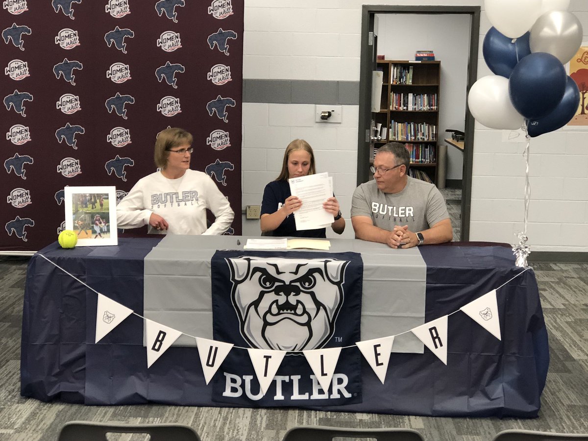 AdamDuvall's tweet photo. Two @IVCSports athletes ink NLI today-

Pitcher @PetranKatie of @IvcSoftball heading to @ButlerSoftball.

@ladygreyghostvb OH @KennaWollard going to @PurdueVB. 

#pjspreps https://t.co/06swHyCyA8
