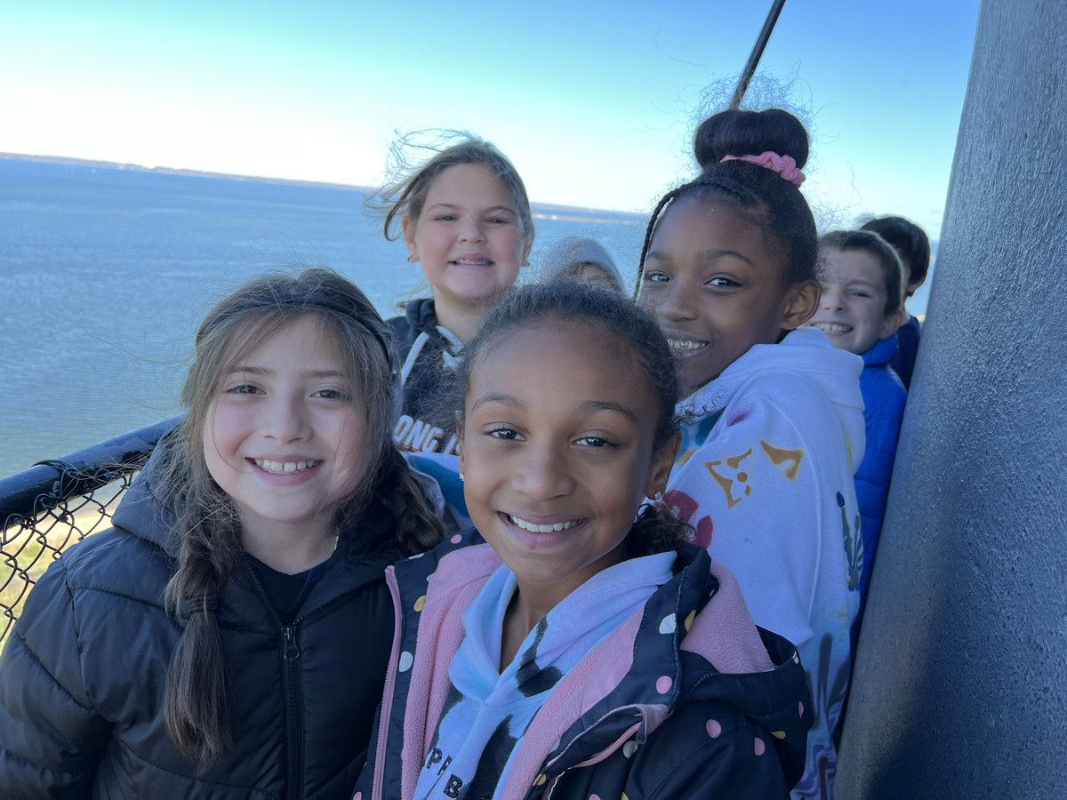 KParson304's tweet photo. ⭐️⭐️A perfect day for a perfect field trip with a perfect class! The Fire Island Lighthouse never disappoints!⭐️⭐️ #fireislandlighthouse #WIProud @OquenockWI https://t.co/mptDAmZhFx