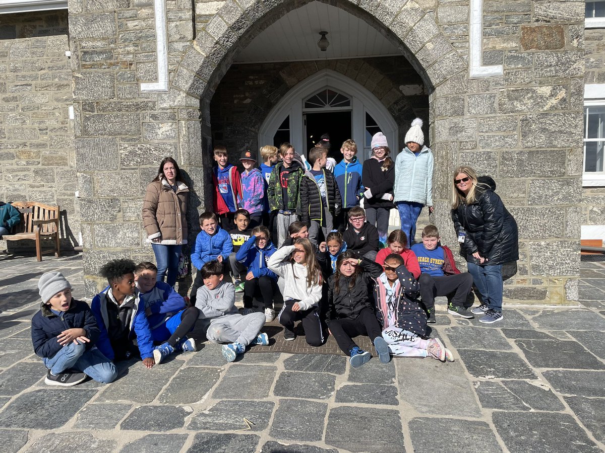 KParson304's tweet photo. ⭐️⭐️A perfect day for a perfect field trip with a perfect class! The Fire Island Lighthouse never disappoints!⭐️⭐️ #fireislandlighthouse #WIProud @OquenockWI https://t.co/mptDAmZhFx