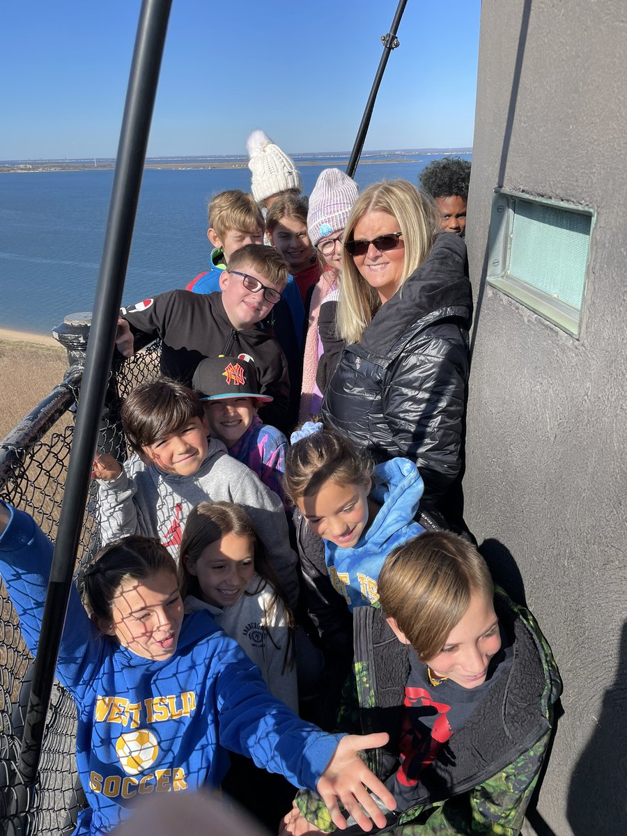 KParson304's tweet photo. ⭐️⭐️A perfect day for a perfect field trip with a perfect class! The Fire Island Lighthouse never disappoints!⭐️⭐️ #fireislandlighthouse #WIProud @OquenockWI https://t.co/mptDAmZhFx