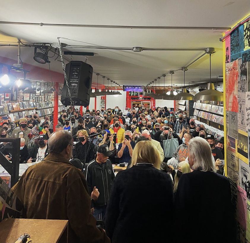 Rhino_Records's tweet photo. AMAZING: "Last night Jimmy, Dale and I met some fans down at @usedkidsrecords for an old-fashioned record signing. Thanks to everyone who waited patiently for us, helped us raise money for VetsAid and showed up and out for the James Gang!" - @JoeWalsh https://t.co/flNvAuKoSm