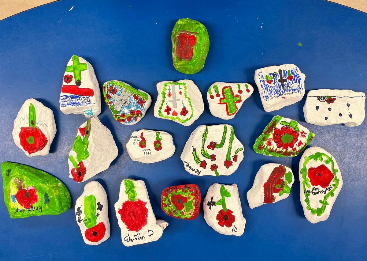 High tech and low tech Remembrance Day! Coding and crafting with 3robinson <a href="/ASD_South/">Anglophone South School District ASD-S</a>
