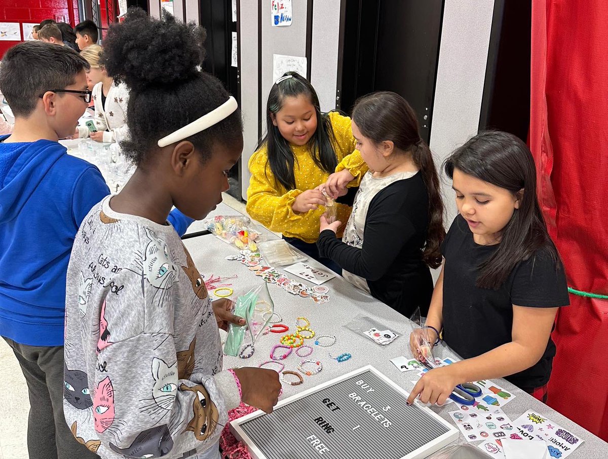 LinkLions's tweet photo. The 4th graders had their marketplace to end their economics unit! They learned all about producers, consumers, supply, demand, scarcity, and profit! #socialscience #economics #weare54 #linknextlevel https://t.co/PN634IABrI