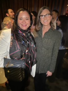 Meeting <a href="/CathieDWood/">Cathie Wood</a> made my Monday memorable! Innovation is a powerful force towards positive impact. Making. Money. Moves…☺️
.
Thanks <a href="/BMO/">BMO</a> ETFs and Laura Tase! <a href="/finliti/">Finliti</a>