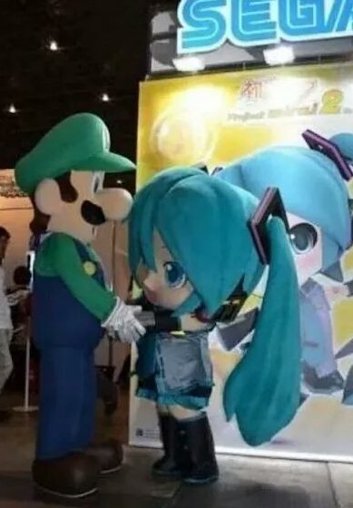 Fcknnameorsmth's tweet photo. @Hideki_Naganuma She's interested in him https://t.co/3F1SKVVyo3