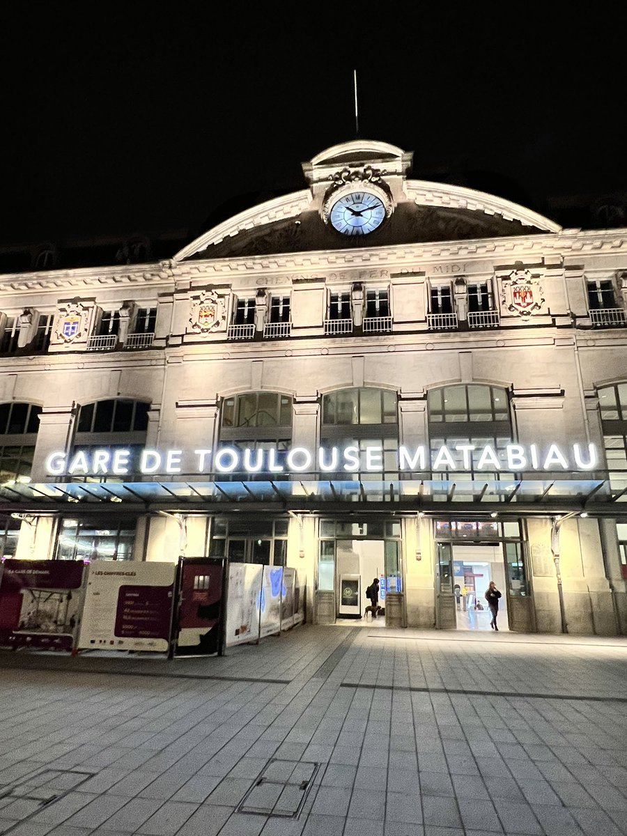 JeanCiapa's tweet photo. « Je peux pas j’ai un train » l’adage est donc vrai et je ne peux pas participer au cocktail des #TropheesCom qui ont pris un peu de retard 🥺
Big kisses à ma Team @Silgoweb636, vous me rajouterez sur les photos au montage haha https://t.co/aTmd7InUMa