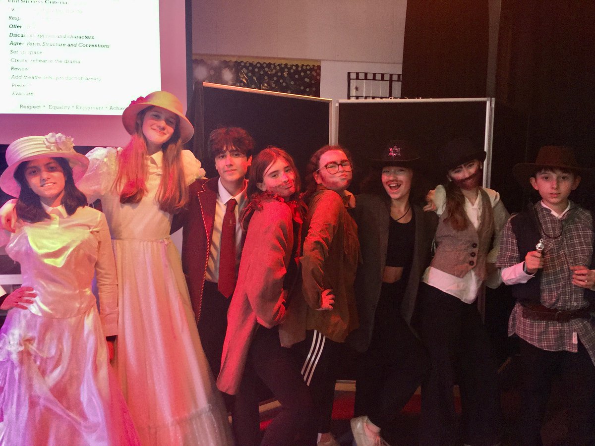 <a href="/harrisacdundee/">Harris Academy</a> Well done Drama superstars. You were absolutely brilliant tonight. THANK YOU for representing us at P7 Open Evening. So proud of you!! 🎭