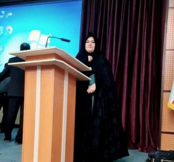رویا محمدزاده مدیر مدرسه شاهد اردبیل که باعث مرگ اسرا پناهی شده بود، و مدتی پنهان شده بود.
ساعتی قبل به ضرب دو گلوله کشته شد.
#مهسا_امینی