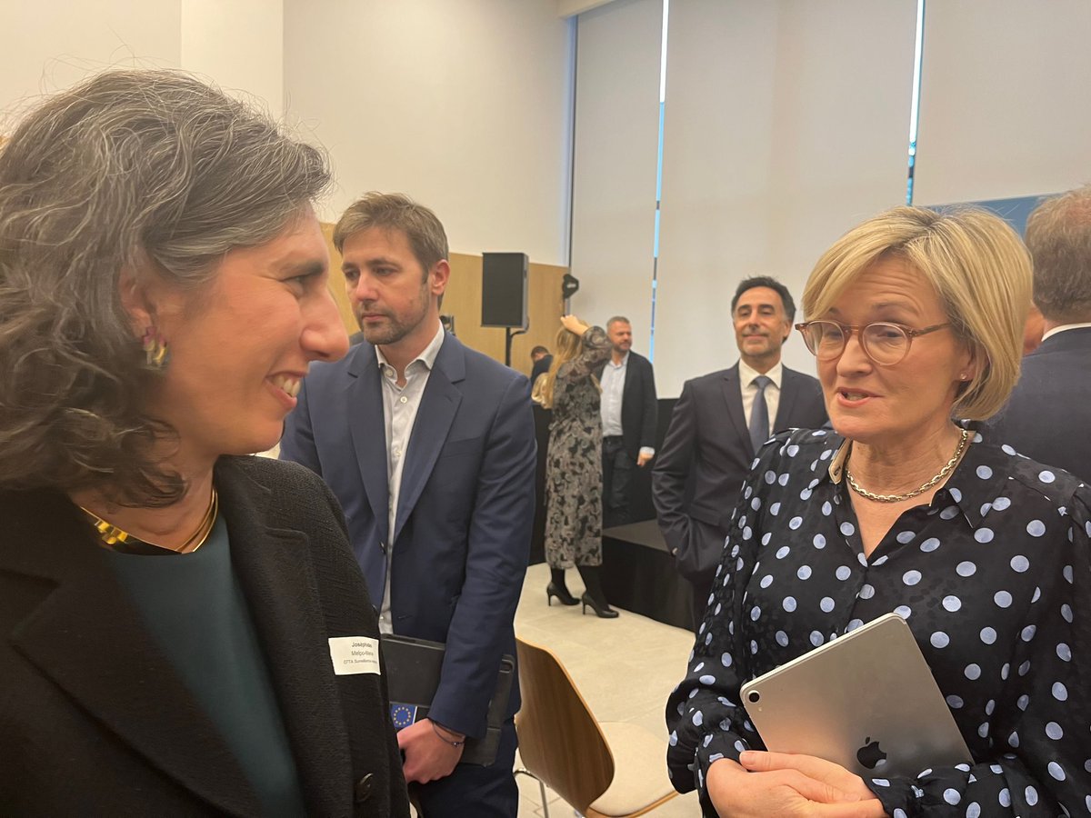 Melpo Joséphidès (@melpoj) on Twitter photo Great to meet and listen to the inspiring <a href="/McGuinnessEU/">Mairead McGuinness</a> at the #EFTAHouse today!
The future of financial services in the #EEA single market is definitely green🌿. A lot remains to be accomplished in the capital markets union, and fast⚡️!
🇪🇺 💙 🇮🇸🇱🇮🇳🇴 Great to meet and listen to the inspiring <a href="/McGuinnessEU/">Mairead McGuinness</a> at the #EFTAHouse today!
The future of financial services in the #EEA single market is definitely green🌿. A lot remains to be accomplished in the capital markets union, and fast⚡️!
🇪🇺 💙 🇮🇸🇱🇮🇳🇴
