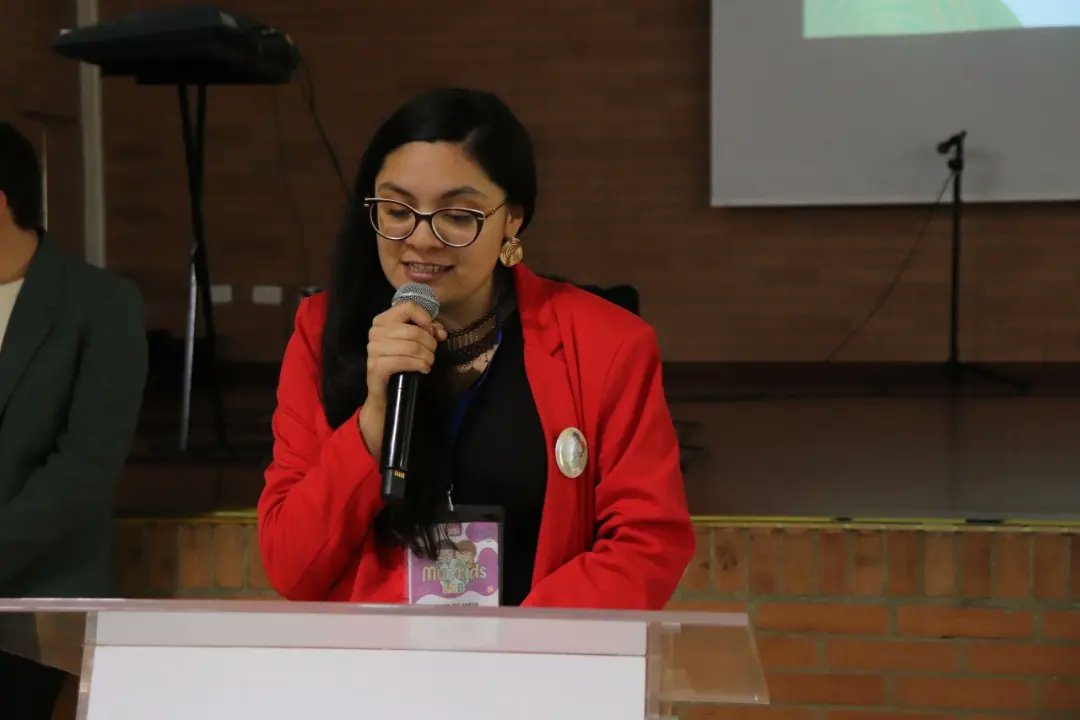 liceocolombia's tweet photo. MUN KIDS 🌍
Modelo de Naciones Unidas 

Hoy los estudiantes de preescolar recrearon la dinámica de una sesión de debate de las Naciones Unidas frente a los derechos humanos y el derecho de los niños. https://t.co/OnW6o6Uis7