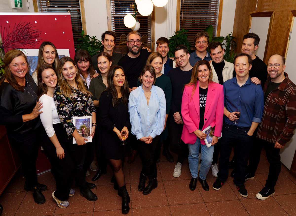 Magnifique lancement du nouveau livre de LA VRAIE NATURE hier soir: AU CHALET POUR NOËL, publié chez <a href="/VLB_editeur/">VLB  Hexagone  Typo</a>!  

Tout ce qu'on aime de La vraie nature, dans l'ambiance du temps des Fêtes! 🌲 

📗 → bit.ly/3EF0zKO

#LaVraieNature <a href="/TVAreseau/">TVA</a>