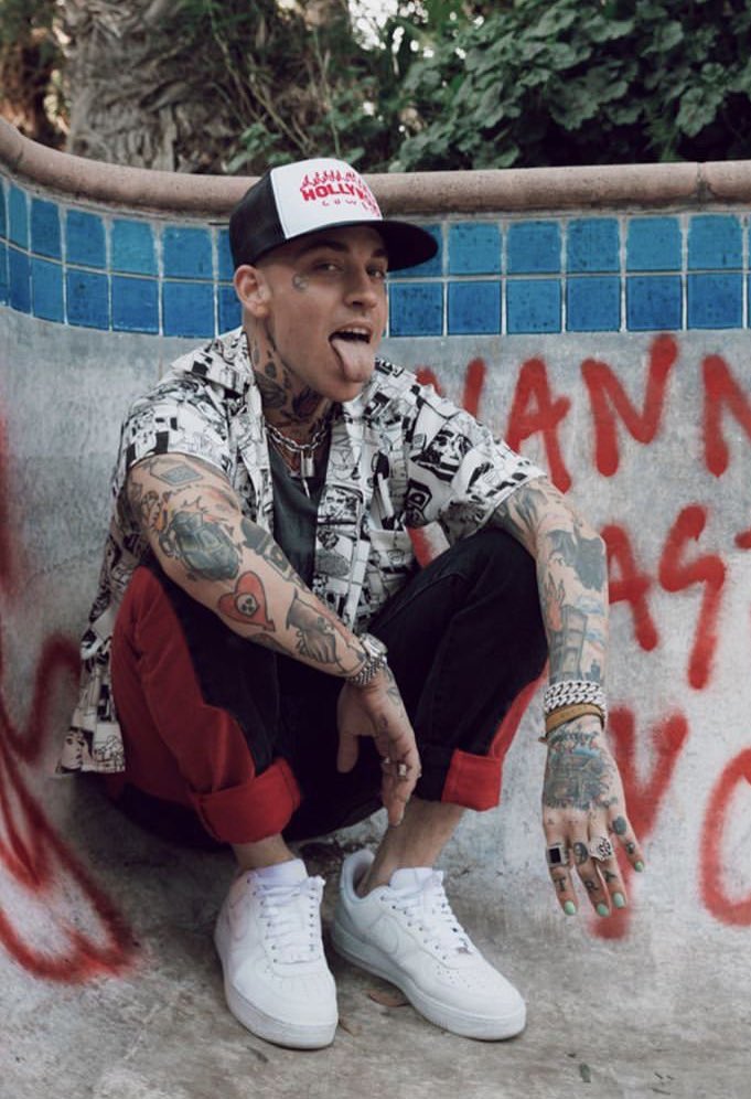 blackbear tour updates on Twitter "🛑 🏼 STOP SCROLLING 🏼🛑 Post your
