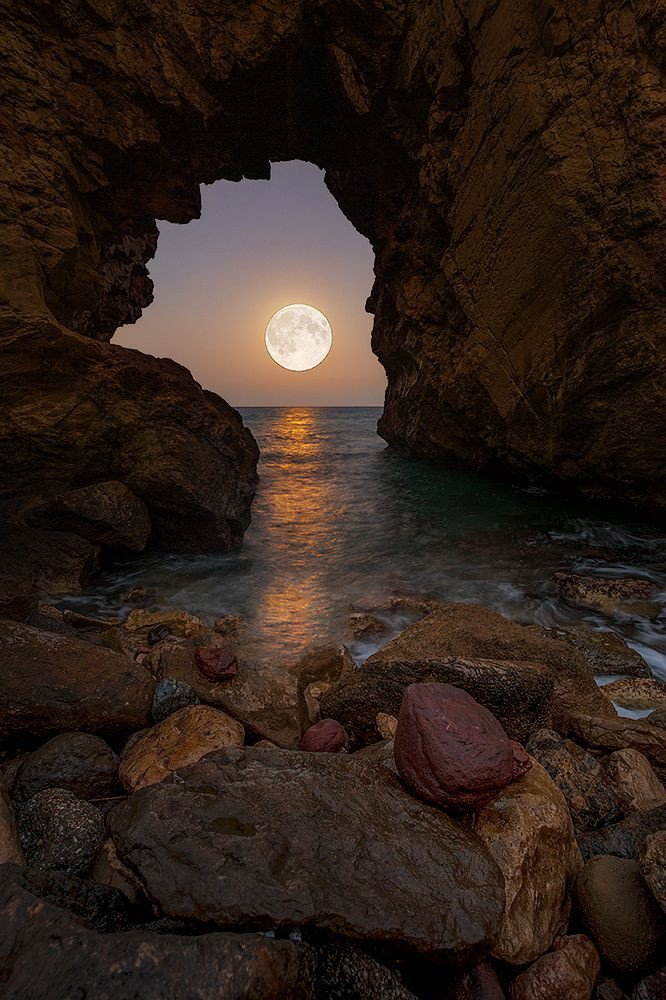 Arron_Tweets_'s tweet photo. Moon light https://t.co/4eNSRleNlU