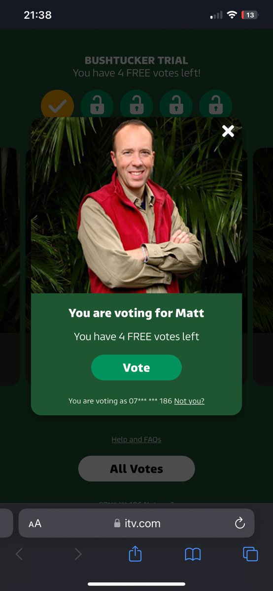 Bradley_xx1's tweet photo. Everyone’s phones screens at this moment 
#ImACeleb https://t.co/hgfOTWmfFK