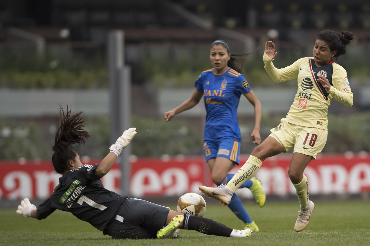 Azul8Acrema_Fem's tweet photo. Fue en el #AP2018 cuando nos enfrentamos a Tigres 🐯 en la Gran Final, en esa ocasión la IDA también fue en el 🏟️ Azteca. Y empatamos 2️⃣-2️⃣
#EstoEsAmérica 🦅 https://t.co/q4cmHQEUIJ