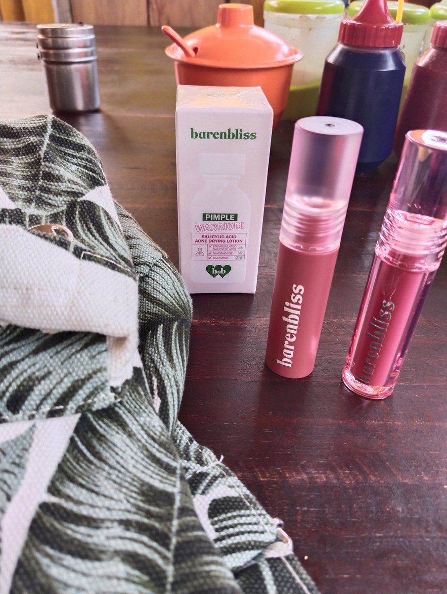 17Vano's tweet photo. Me time... Makan diluar sendiri, ambil paket sendiri.. Ya Allah ntah brapa uangku dah habis GR GR beli paket terus.. Tp hati senang aja rasanya.. Krna bs beli apa yg mau dibeli hasil kerja Keras 😍 https://t.co/NqMFvBgB1u