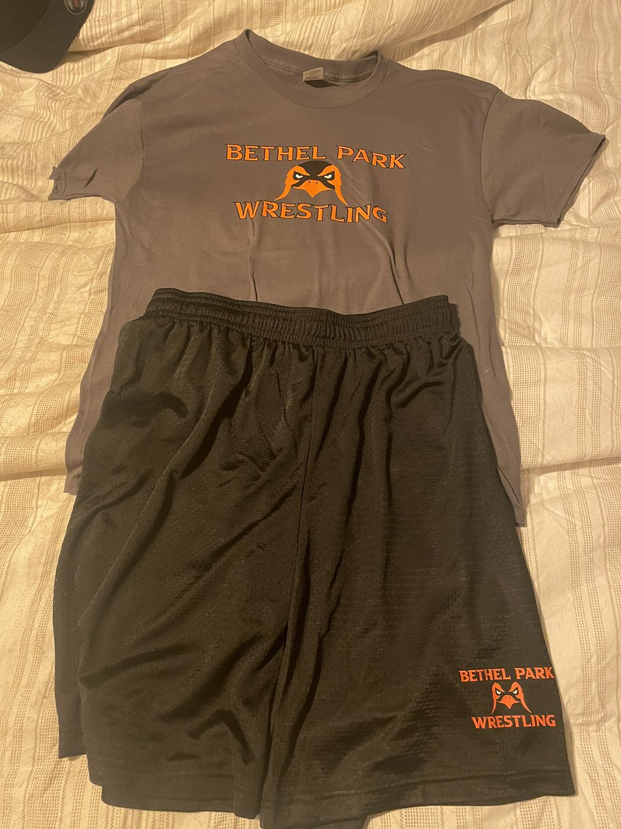 wrestlingbphs's tweet photo. The Black Hawks received their gear this evening! Changing it up from logo to practice gear to singlets to warm ups! Huge thank you to Michael McClure and Branded Threads for the gear! #lookgoodwrestlegood #TrainWorkWin #bpwrestling https://t.co/22bZHw2UHt