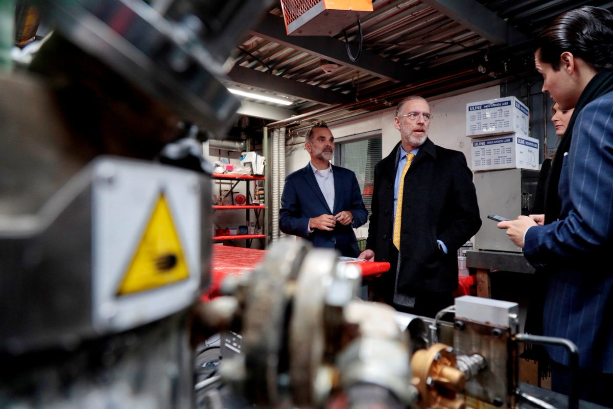 mdelprete's tweet photo. Me dio mucho gusto conocer las instalaciones de #ADFAST, una empresa dedicada a la fabricación de selladores, adhesivos y espumas aislantes, presenté a los copresidentes de la compañía las capacidades del estado para la atracción de inversiones. #JuntosAdelante https://t.co/AAsVfFmhrV