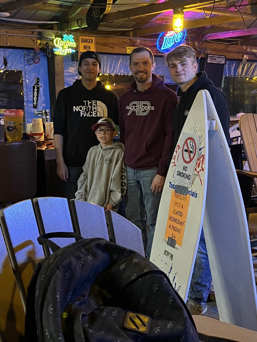 DrSpuds21's tweet image. One day, this will be known as a photo of the old guys with the young buck! Great time tonight at @Goofys_sg!