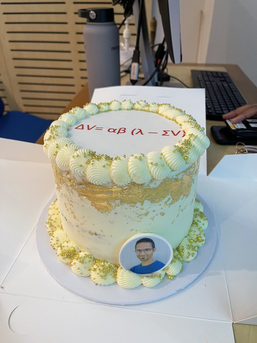 DavidCohen63's tweet photo. An excellent cake for an excellent man! Happy birthday @Nathan_M_Holmes! The behavioural learning theorists who get it, get it 🧐 #Rescorla #Wagner @UNSWScience @KellyClemens9 https://t.co/3p9kSvyWTH