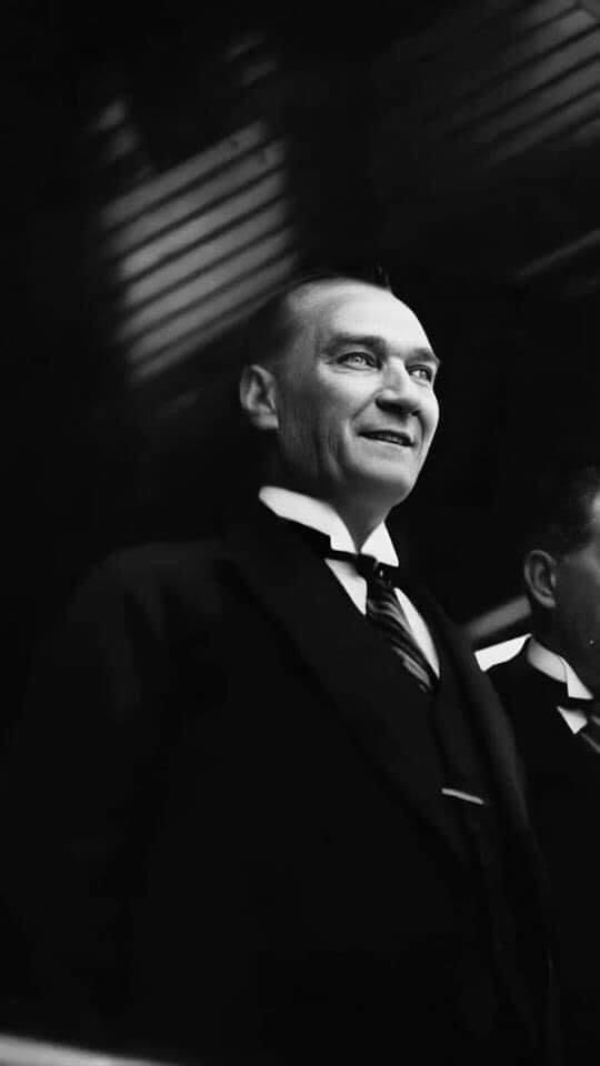 Rahat uyu Ata'm... Memleket bize emanet... 
Saygı, sevgi, rahmet, minnet ve özlemle anıyoruz...🖤🇹🇷 #10Kasım #sensiz84yıl