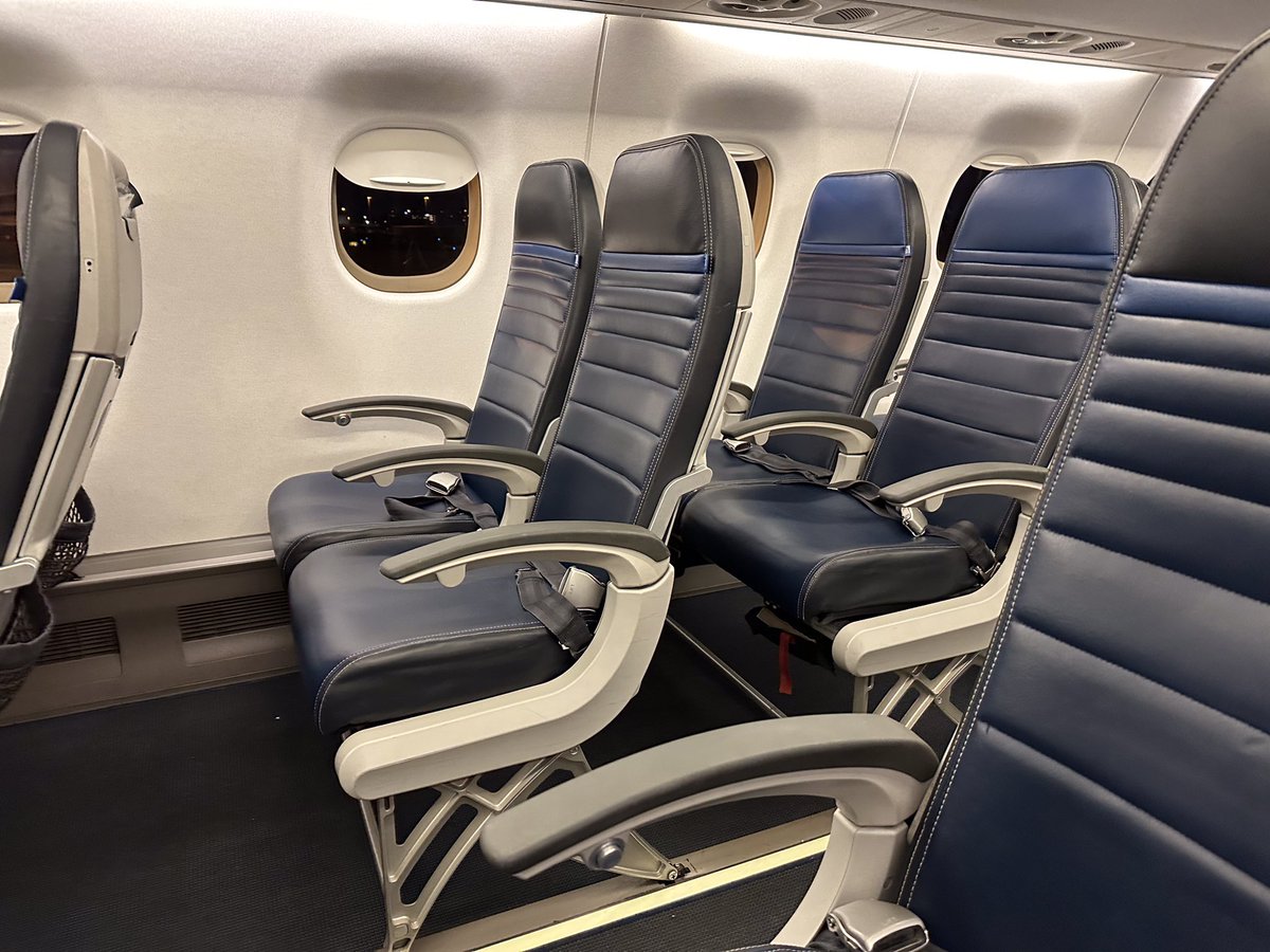 TodaysFlight's tweet photo. Small Embraer 175 for the last leg from #IAD to #YUL tonight. 
Rows 7 - 10 are marketed as Economy Plus and provide unexpectedly much legroom. Even more than on the long haul flight.
#paxex #avgeek #UA6063 #Dulles #Dorval #EMB175 https://t.co/3MYVXQ6oNd