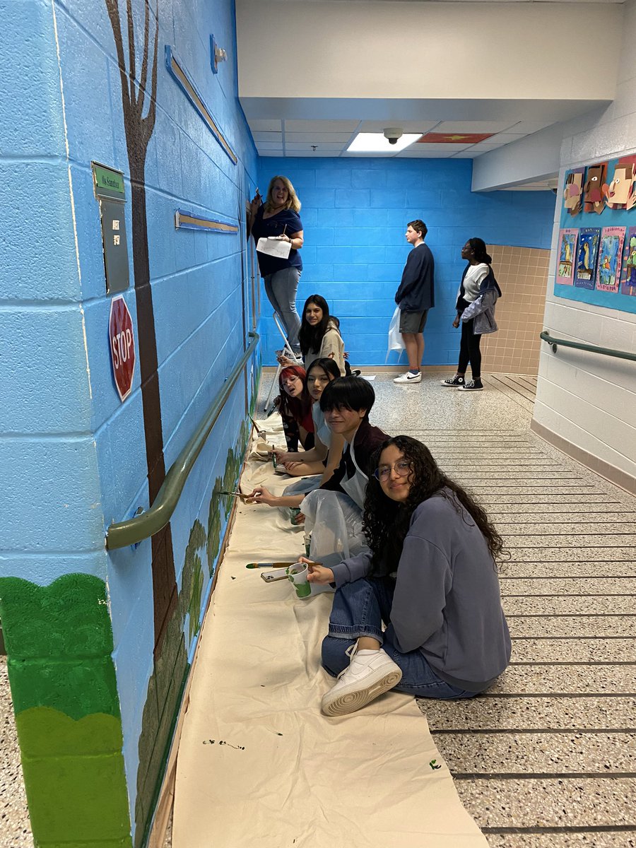olisanc's tweet photo. Thank you to all the amazing Park View HS students and art teachers for helping us paint a mural at our school. A special thank you to Mrs. Sacco and administration for making it happen. RRD_Principal @RRD_LCPS @Park_View_HS @LCPSVisualArts   @NAEA  @msfowlerpvhs  @NicoleMak11 https://t.co/TlyRCxZasG