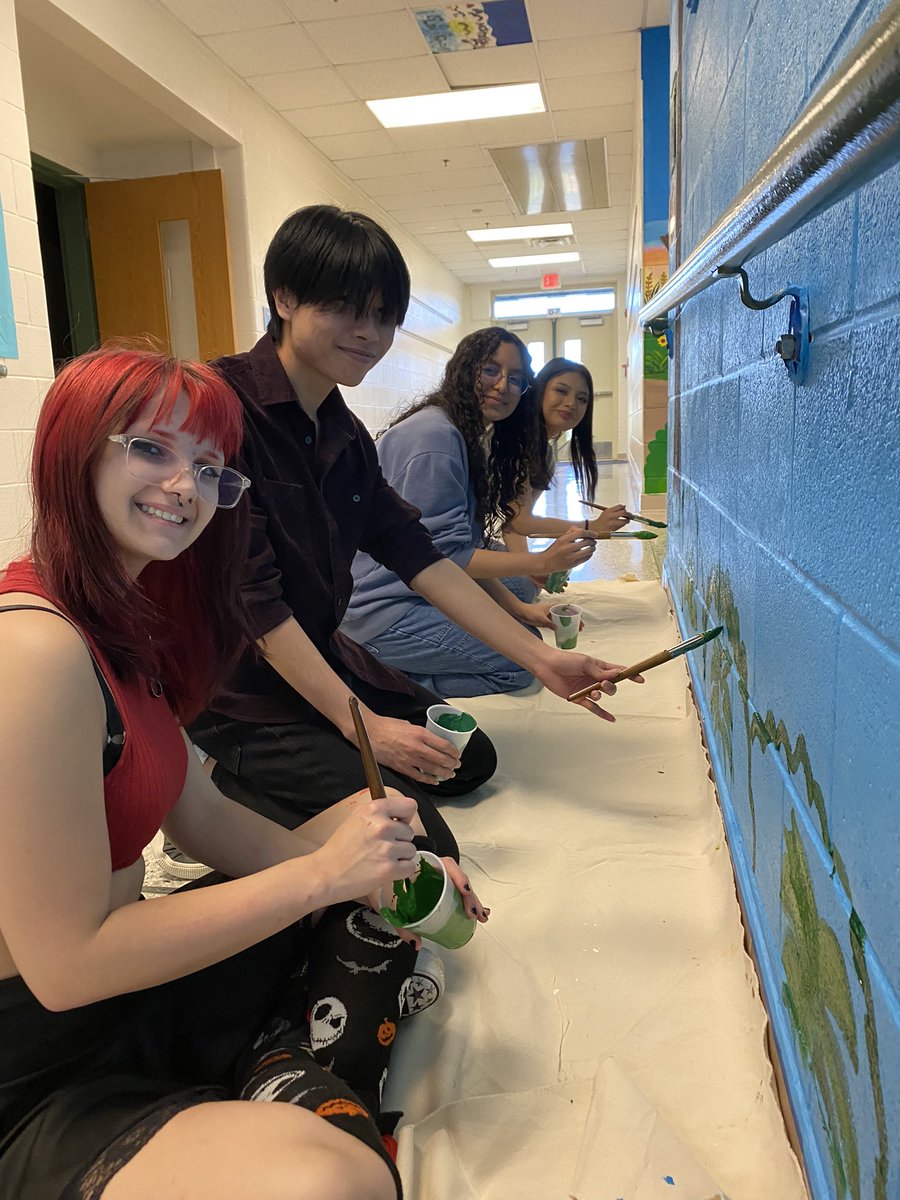 olisanc's tweet photo. Thank you to all the amazing Park View HS students and art teachers for helping us paint a mural at our school. A special thank you to Mrs. Sacco and administration for making it happen. RRD_Principal @RRD_LCPS @Park_View_HS @LCPSVisualArts   @NAEA  @msfowlerpvhs  @NicoleMak11 https://t.co/TlyRCxZasG