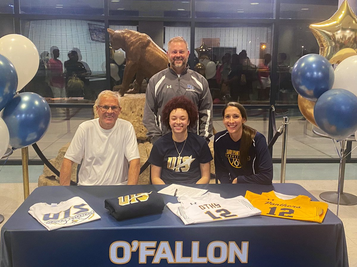 Congratulations to @laylah_11 for signing with UIS tonight to continue her academic and athletic career! 🤟🏻🤟🏾10 days away from #Seniorszn