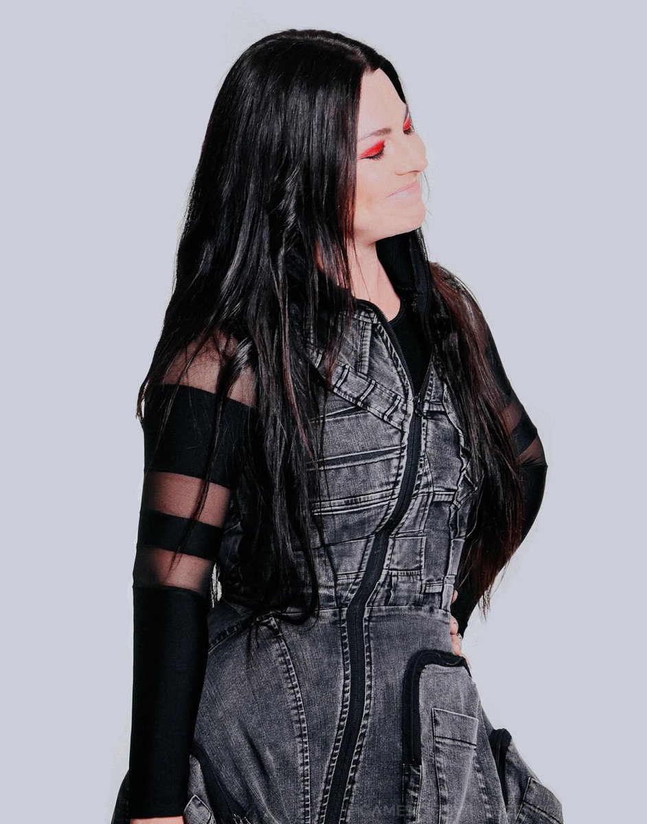 GamesOfEV's tweet photo. NEWS | New photo of @AmyLeeEV for Metal Hammer! The new issue is out now! 🤟🏻 #Evanescence https://t.co/OC1xmggR1S