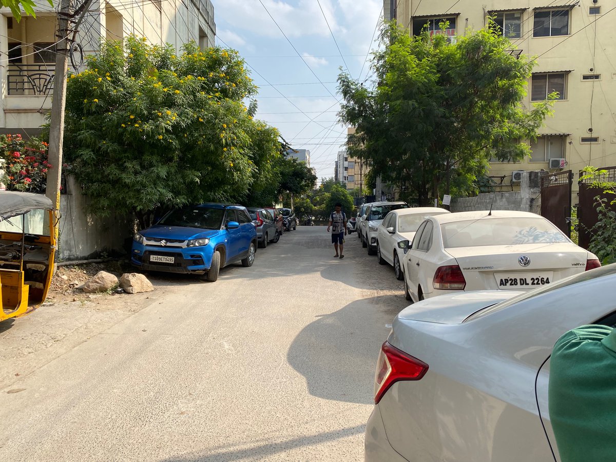 kanmavi1's tweet photo. This is 24/7 scene. NO WAY for school buses and Ambulances with visitor cars parked on either sides, placing construction materials mid of Annapurna mess street, 100ft Rd, Ayyappa society. Pls take action. Liquor bottles can be found on streets causing inconvenience for walkers https://t.co/9U8g4zg1JA