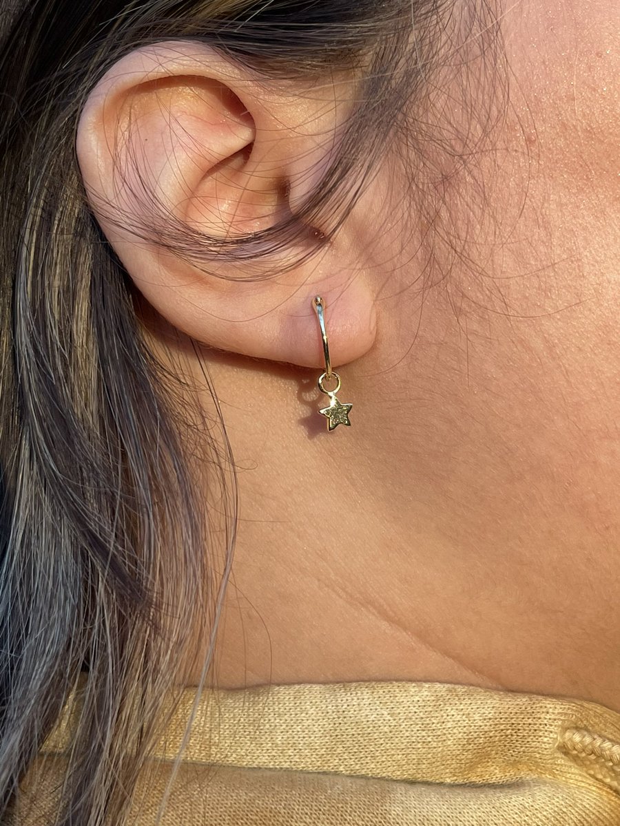 MistyUGC's tweet photo. Here’s a few photos I took for Pura Vida for their fall collection 💛 #ugc #ugccreators #ugccreator #clothing #fashion #puravida #jewelry #beauty https://t.co/jq5OGb3awK