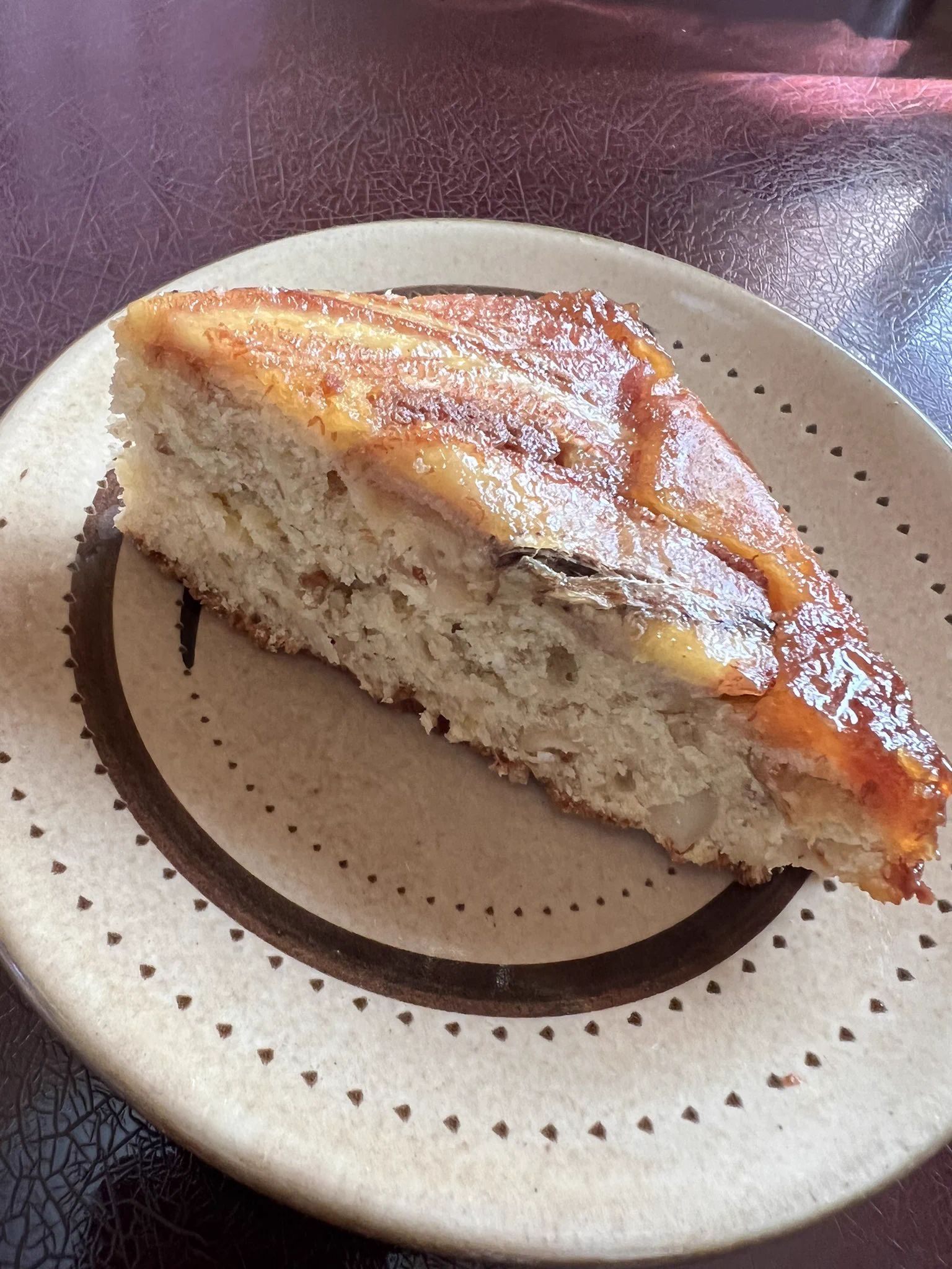 ストレス発散に、えもじょわさんのレシピ参考にケーキ作り。めっちゃ美味しい🥰　さすがのレシピ
#キャラメルバナナケーキ
#えもじょわ
#中のナッツとカラメルがいい味出してる  