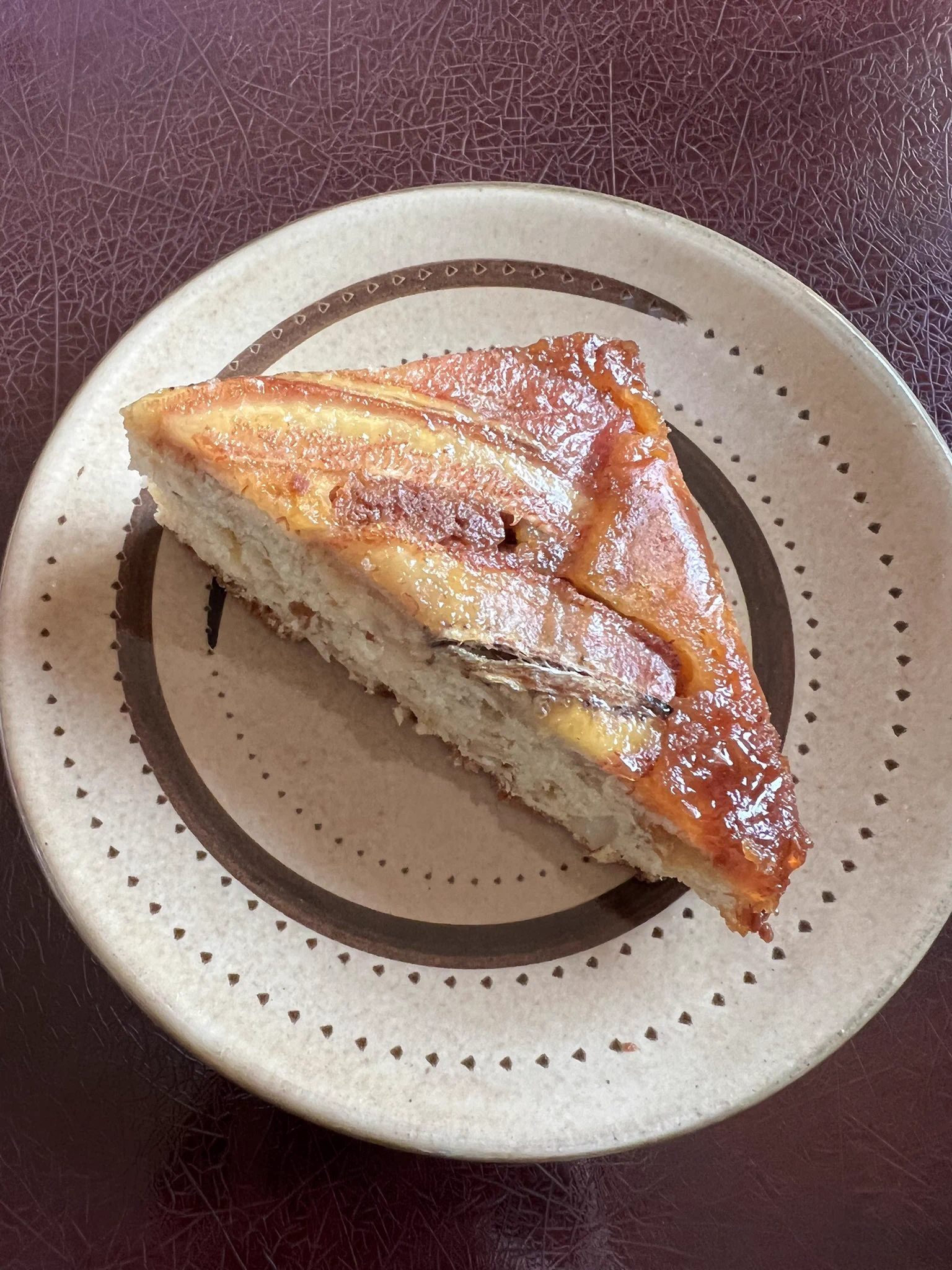 ストレス発散に、えもじょわさんのレシピ参考にケーキ作り。めっちゃ美味しい🥰　さすがのレシピ
#キャラメルバナナケーキ
#えもじょわ
#中のナッツとカラメルがいい味出してる  
