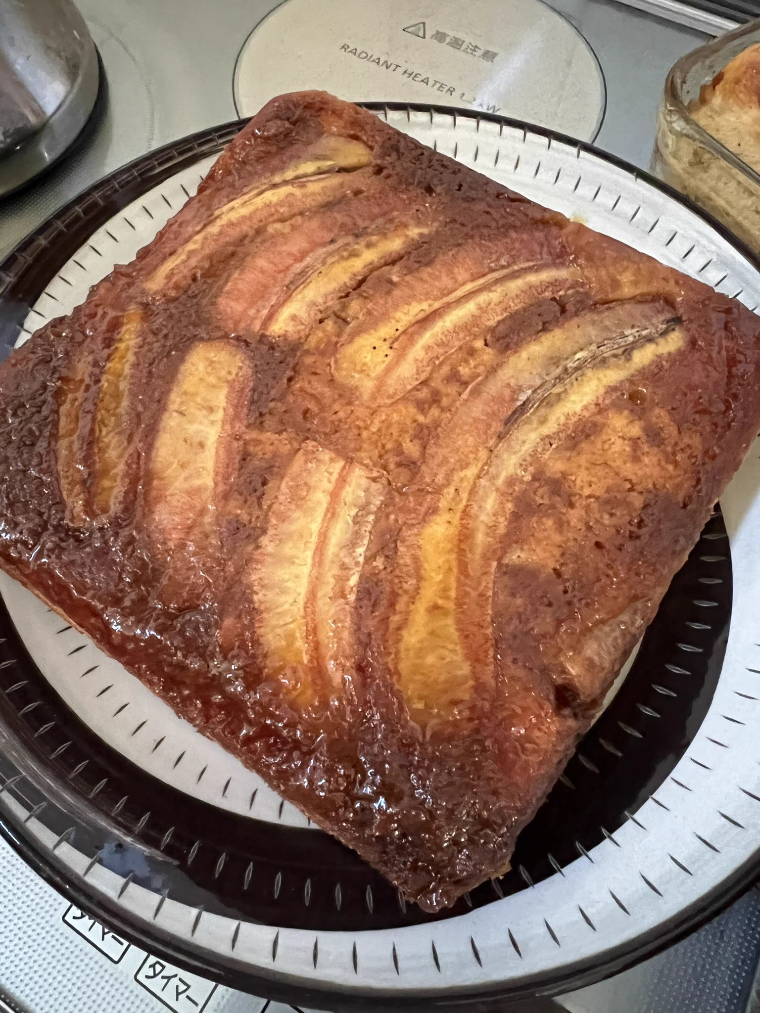 ストレス発散に、えもじょわさんのレシピ参考にケーキ作り。めっちゃ美味しい🥰　さすがのレシピ
#キャラメルバナナケーキ
#えもじょわ
#中のナッツとカラメルがいい味出してる  