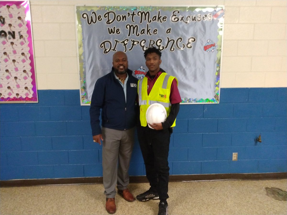 GrayToyoshima's tweet photo. @Metropodcast1 @MetroCareerTech @NetworkCAPS Yes! Scholars having mentors expand their network, boost their confidence, open up new opportunities and help them to DREAM BIG! I want to give a special thank you to all our mentors @MetroCareerTech! https://t.co/DOkPU4wASg
