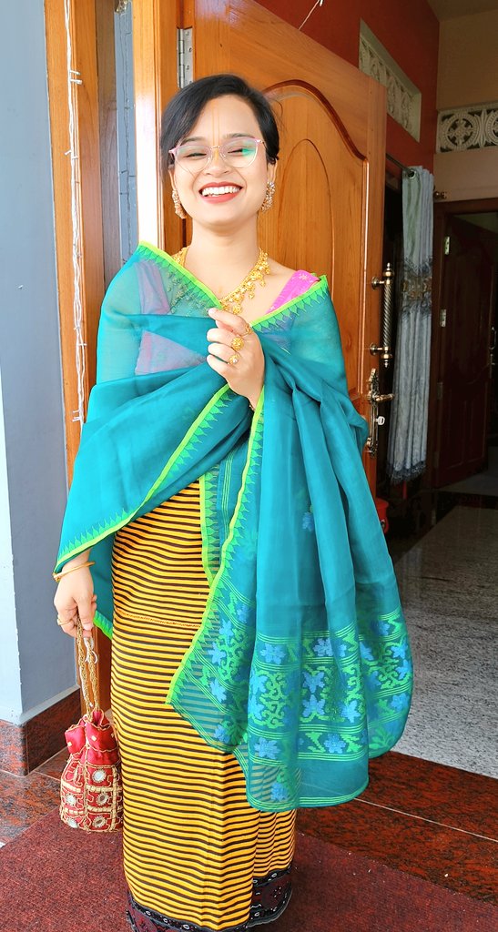 RunashreeSaikia's tweet photo. Manipuri attire is sheer love ❣️

#manipur #traditionaldress #phanek #phee #NorthEast https://t.co/kofQf2j79E