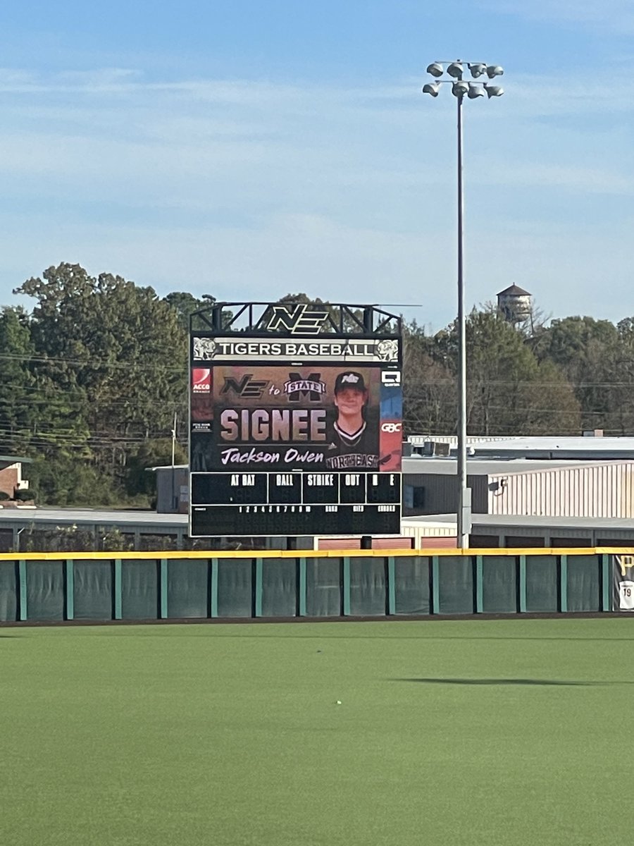 Congratulations to Northeast Phi Theta Kappa member, Jackson Owen, for signing to further his academic and baseball career at Mississippi State University. 
<a href="/jackson25owen/">Jackson Owen</a> @nemccbaseball @hailstateBB <a href="/PHITHETAKAPPA/">Phi Theta Kappa Honor Society</a>