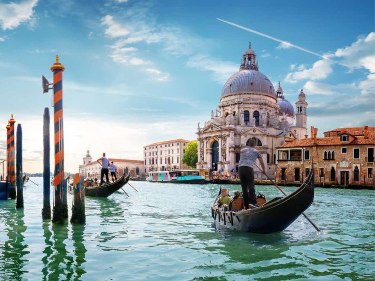ThomasTMTM13's tweet photo. Learned so much at #LAIGalway2022 with @LibrariesGalway. I learned I’m a big flippin’ eejit when @moriarty_lori told me it’s the siege of ennis not Venice. I’m been saying siege of Venice all my life 🤦‍♂️ https://t.co/yWxu0h5vOD