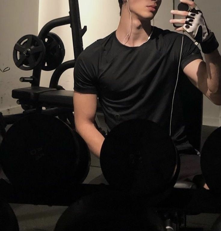 fuckstard's tweet photo. ⠀  

@ landonjr.⠀ 📸 new post .ᐟ

💬  gym class missing hours.

⠀ https://t.co/0LlD07RpYW