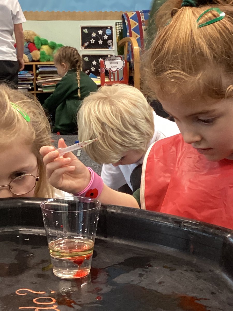RyderDsm's tweet photo. We've been investigating oil and water, asking which is heavier/lighter. We carefully added drops of food colouring to make underwater fireworks. #EYFS #understandingtheworld #investigatingthroughplay #scientificquestions #curiosityandwonder #finemotorskills #lookwhathappened👀💦 https://t.co/v0D0aDkiAX