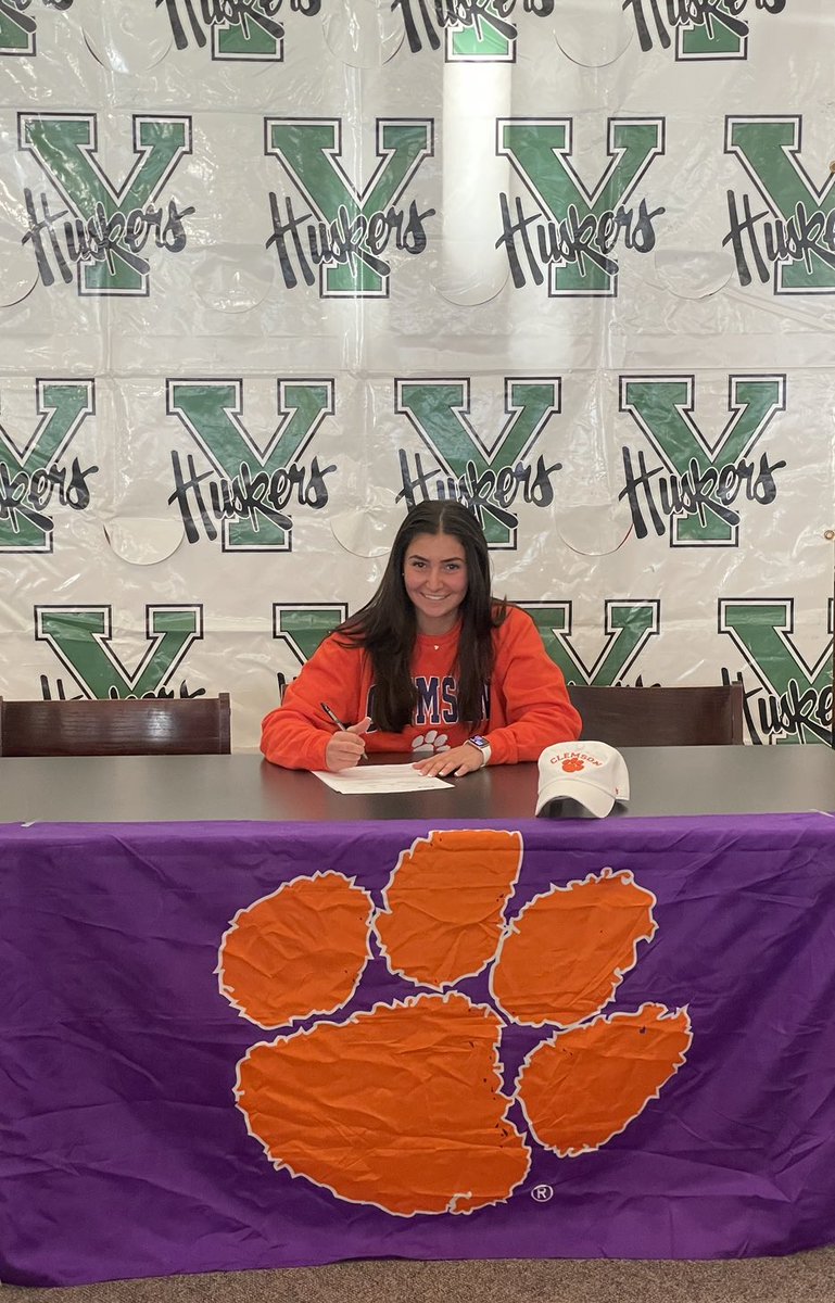 yglax's tweet photo. Congratulations to Alex Scialdone and family, as she signed NLI to play at Clemson University! 💚🌽💜🧡 @alaxandra13 https://t.co/vlEkn2t9PF