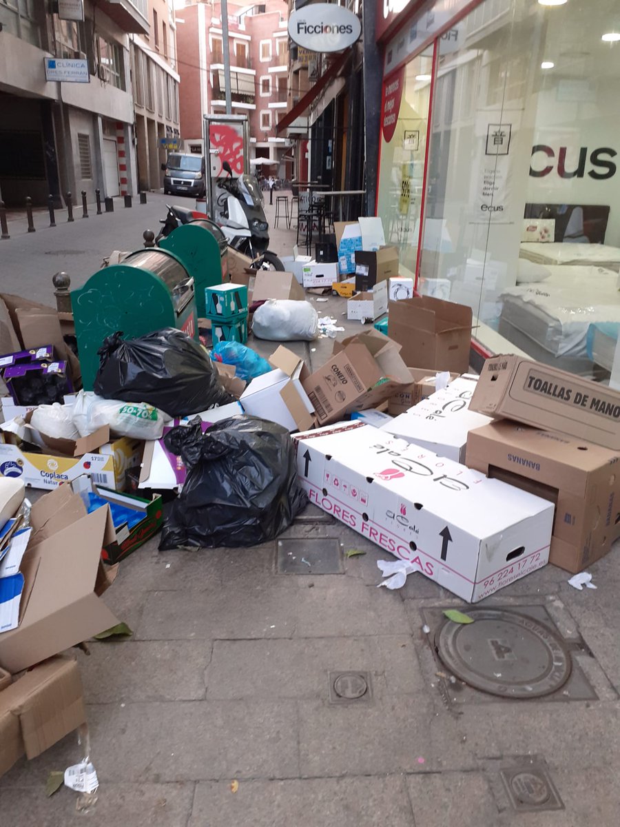 solicitormurcia's tweet image. Me gustaría dar un like.
@juntacentroEste está con suciedad, invasión de aceras por terrazas, mendicidad, ruido... 
Y, deben implementar medidas (educativas, control...).
@soscascoh
@AytoMurcia