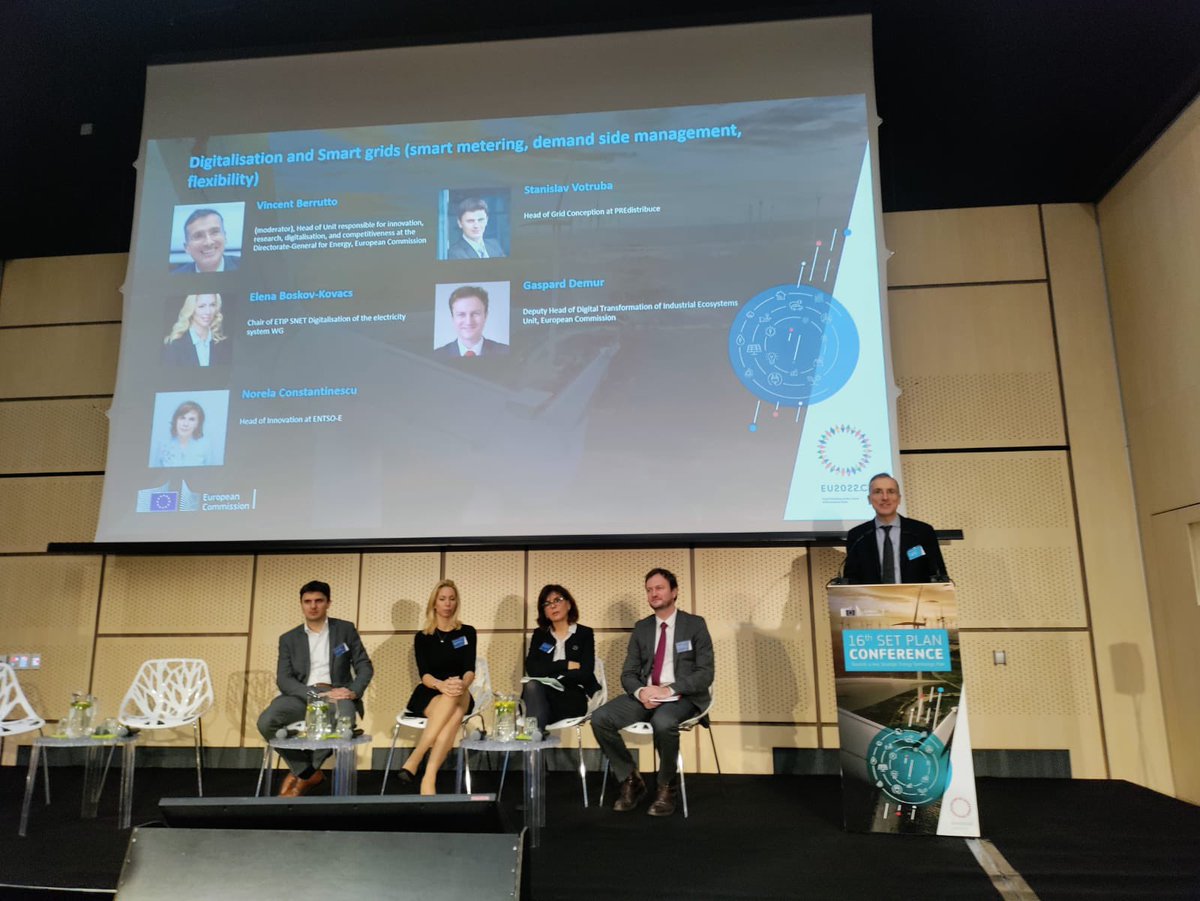 VincentBerrutto's tweet photo. Good panel discussion today about the digitalisation of the energy system, following the adoption of the Digitalisation Action Plan https://t.co/vueqNXjMoR. #SETPlan2022 conference. https://t.co/UXlRDMrcnu